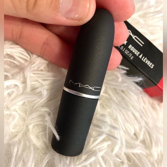 MAC - Lipstick - Picture 4 of 9